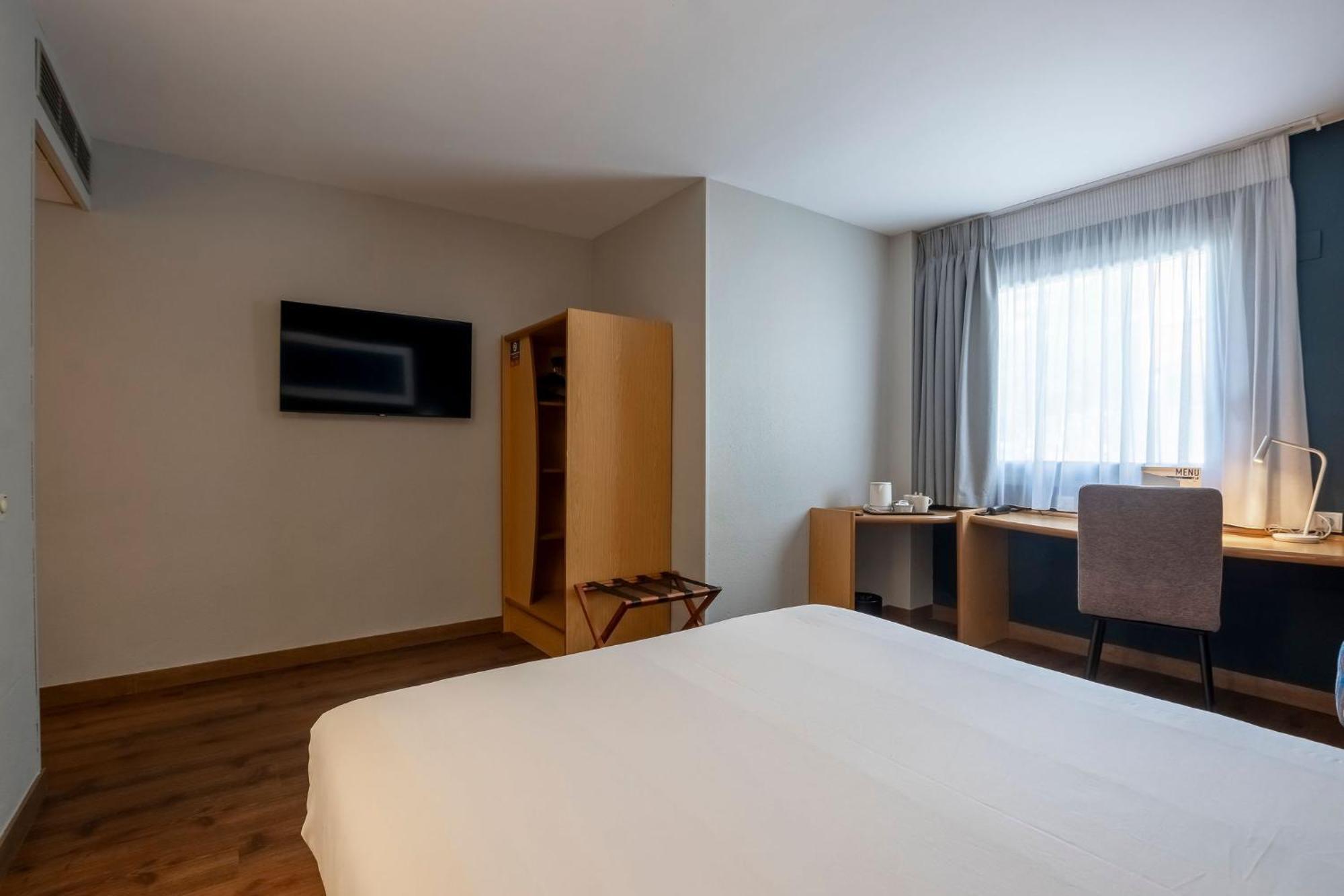 Travelodge Alicante Puerto — Photos 2
