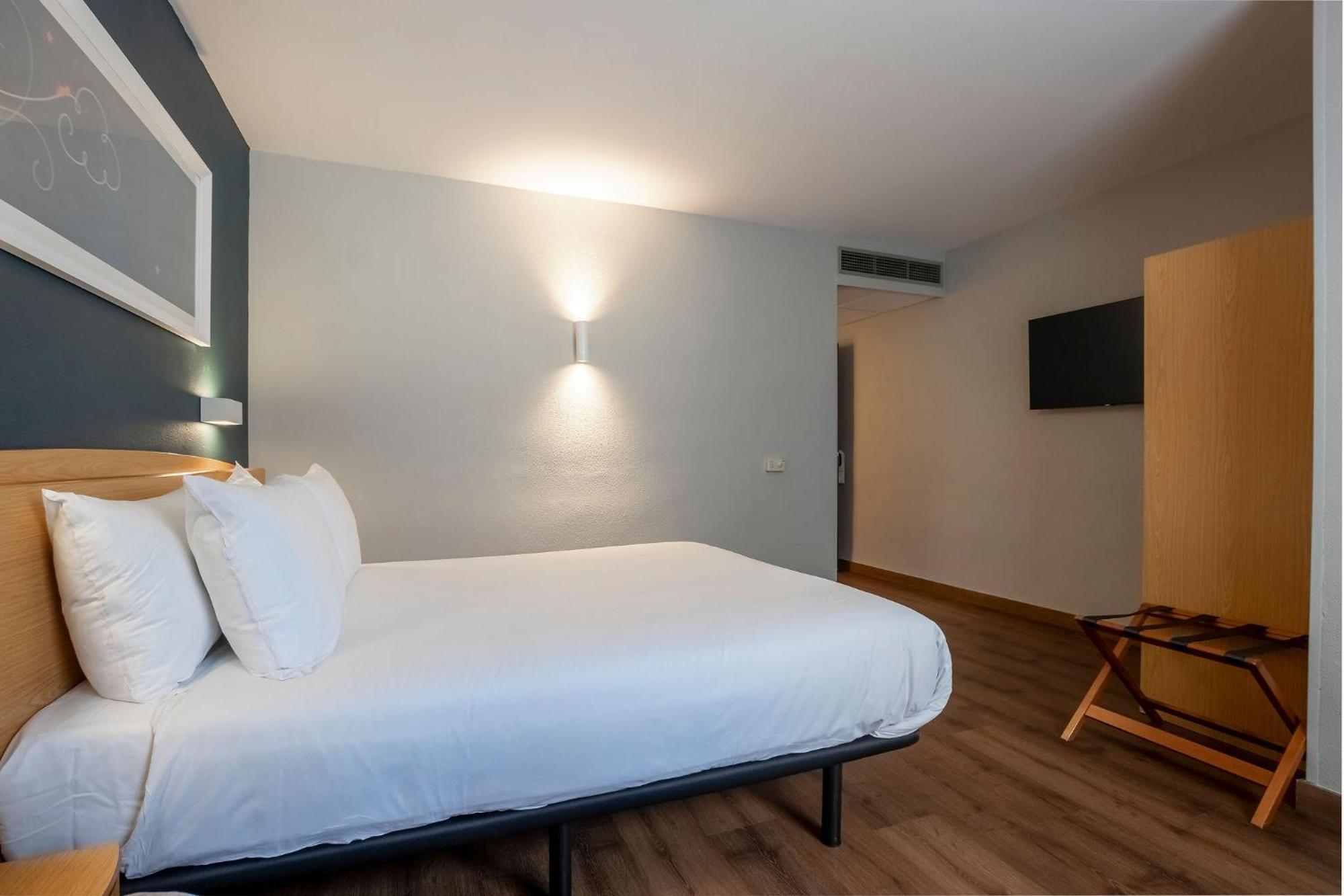 Travelodge Alicante Puerto — Photos 1